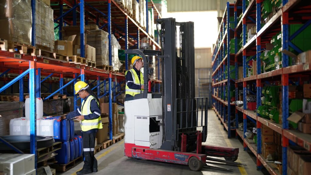 Moderne Logistik: Technologie als Unterstützung, der Mensch als Schlüssel zum Erfolg 2 Logistik Gabelstapler